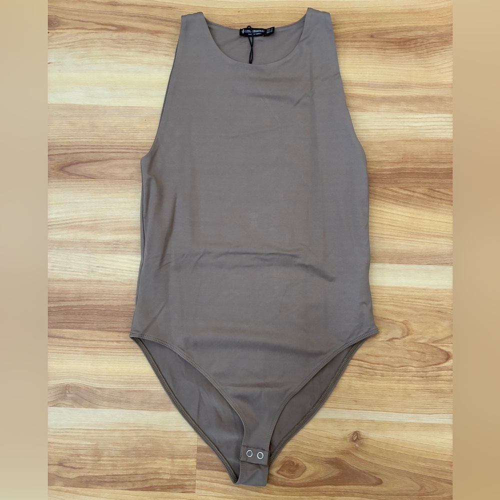 Stradivarius Taupe Bodysuit
Size: Medium